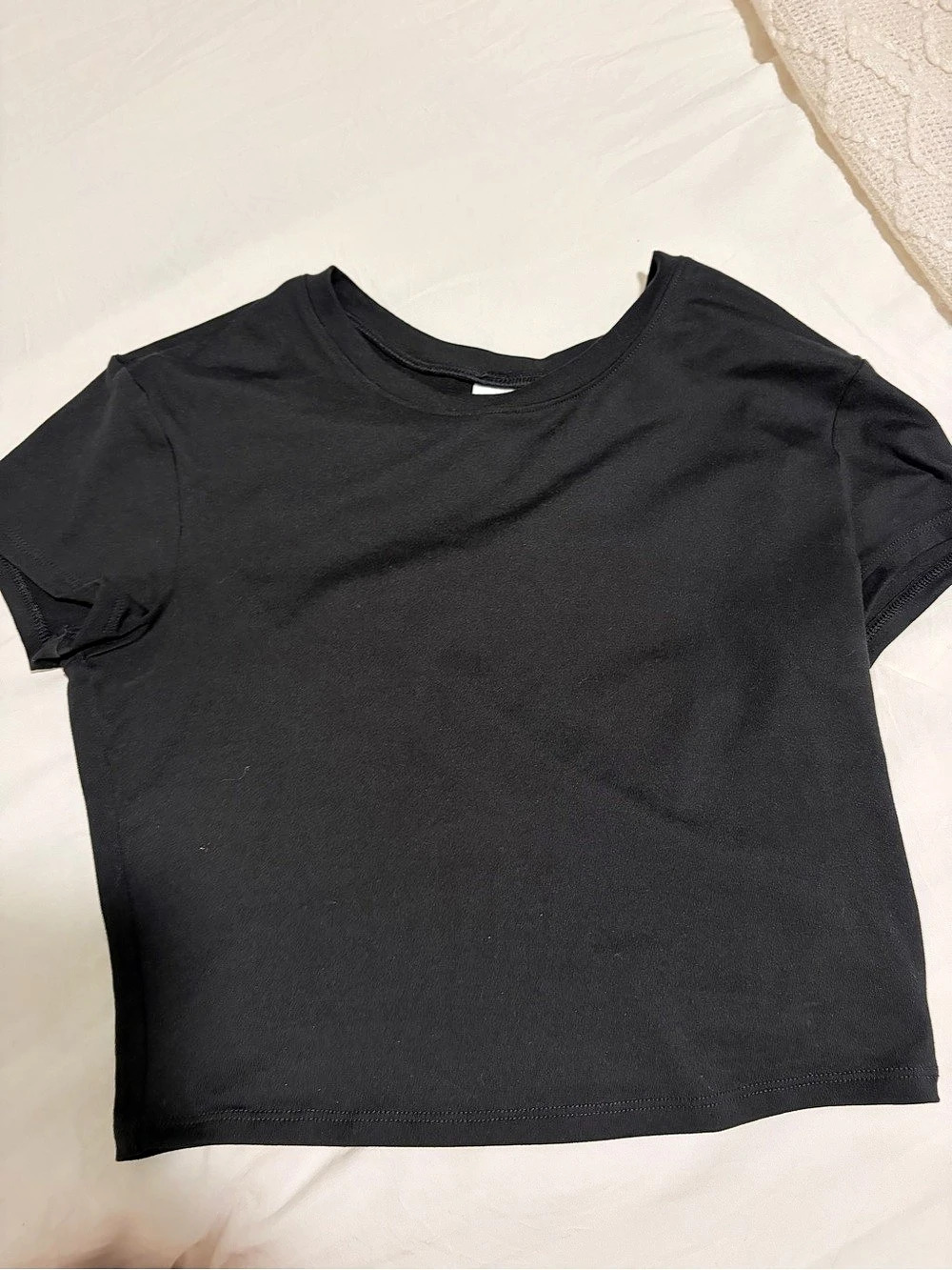 Alo Yoga Crop Finesse Short Sleeve Cropped Short Sleeve Top in Black Size XS